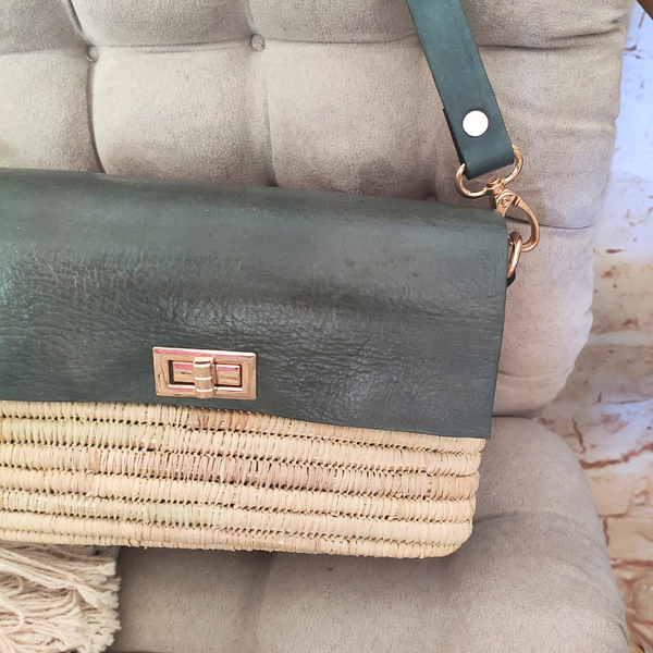 Sac à Bandoulière en Raphia avec Rabat en Cuir Naturel
