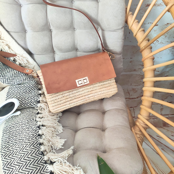 Sac à Bandoulière en Raphia avec Rabat en Cuir Naturel