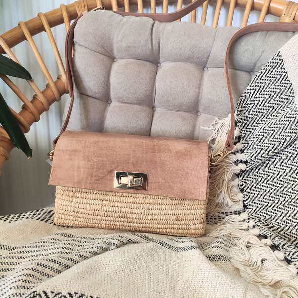Sac à Bandoulière en Raphia avec Rabat en Cuir Naturel