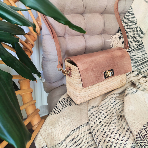 Sac à Bandoulière en Raphia avec Rabat en Cuir Naturel