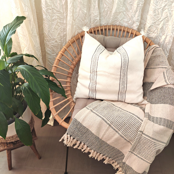 Housse de coussin blanc rayures gris tissé à la main