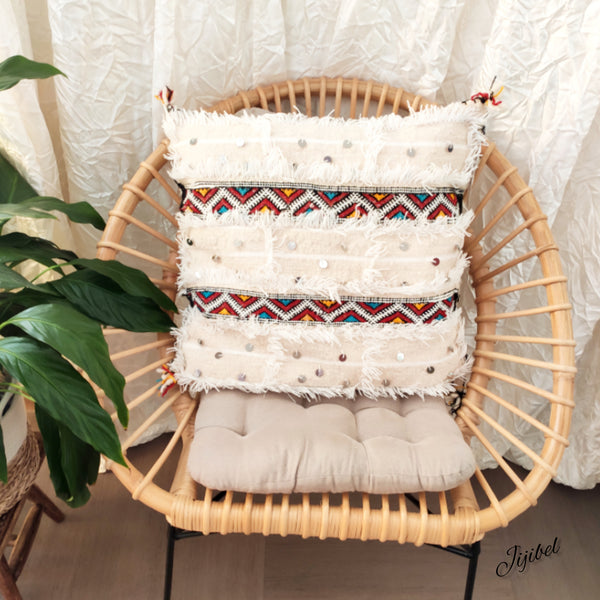 Coussin sequins blanc tissé et brodé à la main
