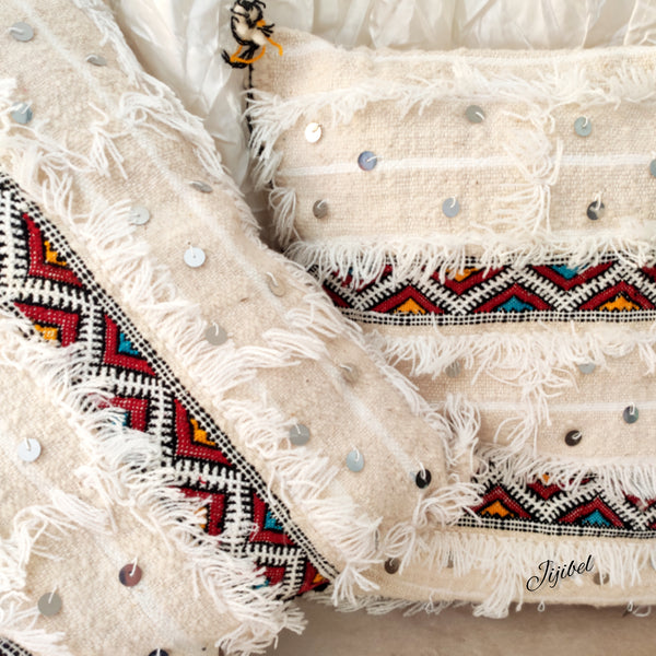 Coussin sequins blanc tissé et brodé à la main
