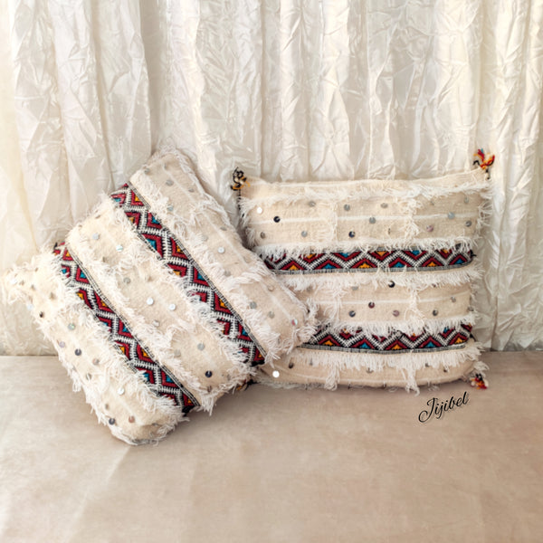 Coussin sequins blanc tissé et brodé à la main