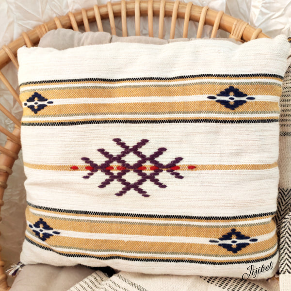 Coussin blanc cassé tissé et brodé à la main