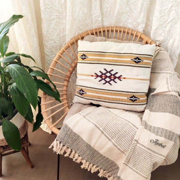 Coussin blanc cassé tissé et brodé à la main