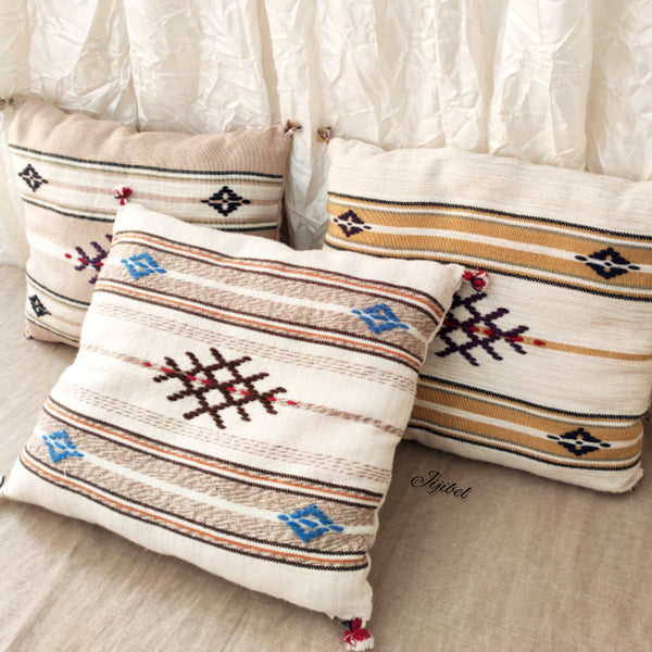 Coussin blanc beige tissé et brodé à la main