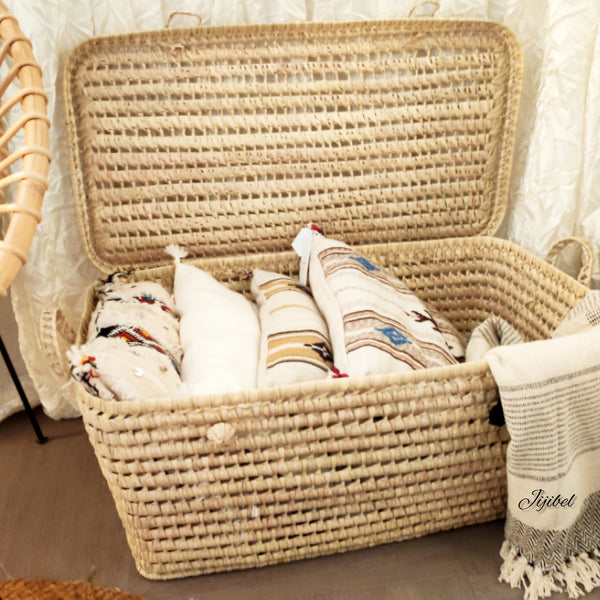 Coussin beige tissé et brodé à la main