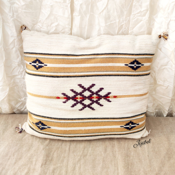 Coussin blanc cassé tissé et brodé à la main
