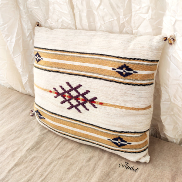 Coussin blanc cassé tissé et brodé à la main