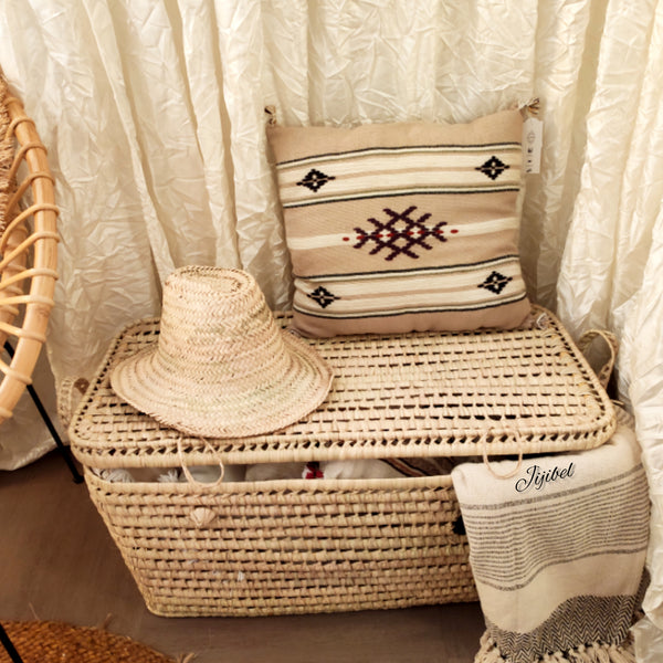 Coussin beige tissé et brodé à la main