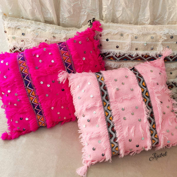 Coussin sequins rose tissé et brodé à la main
