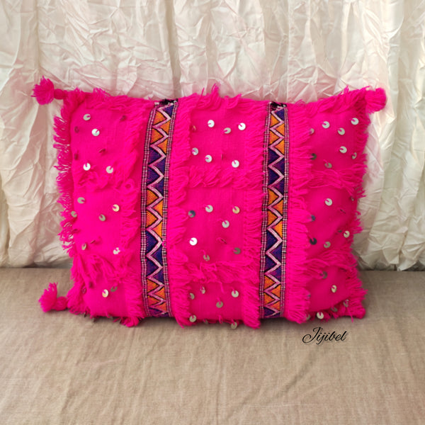 Coussin sequins rose fuchsia tissé et brodé à la main