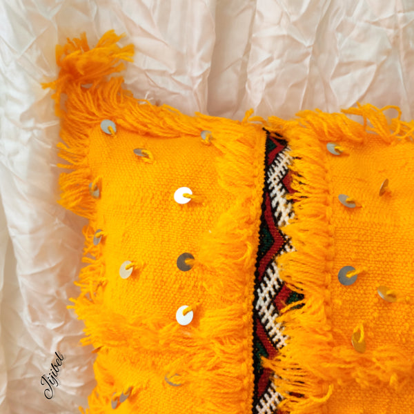 Coussin sequins jaune tissé et brodé à la main