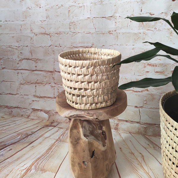 Panier rond en feuilles de palmier