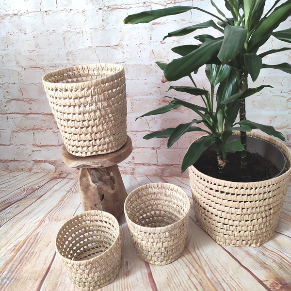 Panier rond en feuilles de palmier