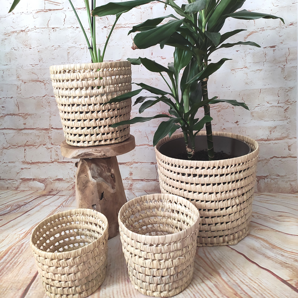 Panier rond en feuilles de palmier